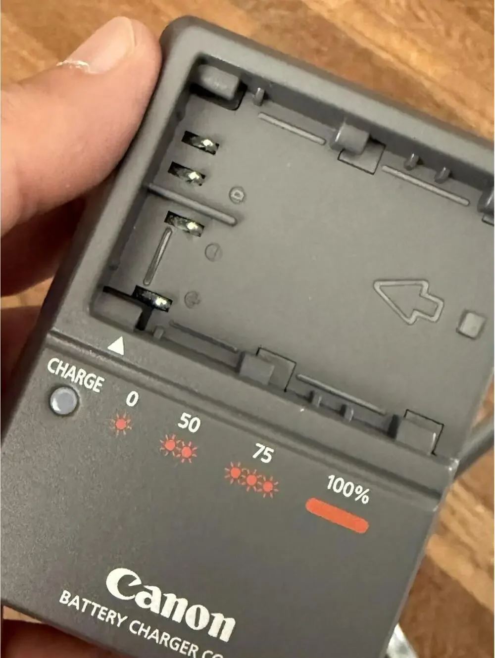 (VeryGood) Genuine Canon CG-580 Charger for BP-511A Batteries EOS 5D 50D 40D 30D